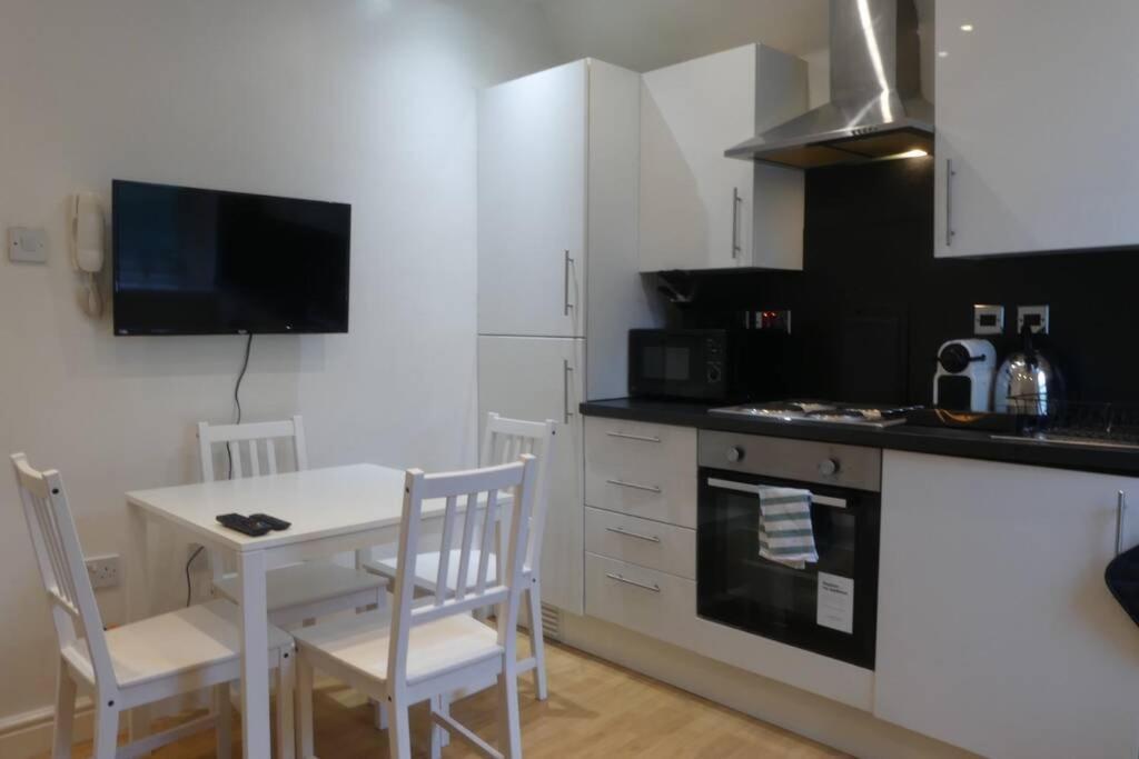 2 Bedroom Apartment Nr City Centre, Uni & Parks Cardiff Exterior foto